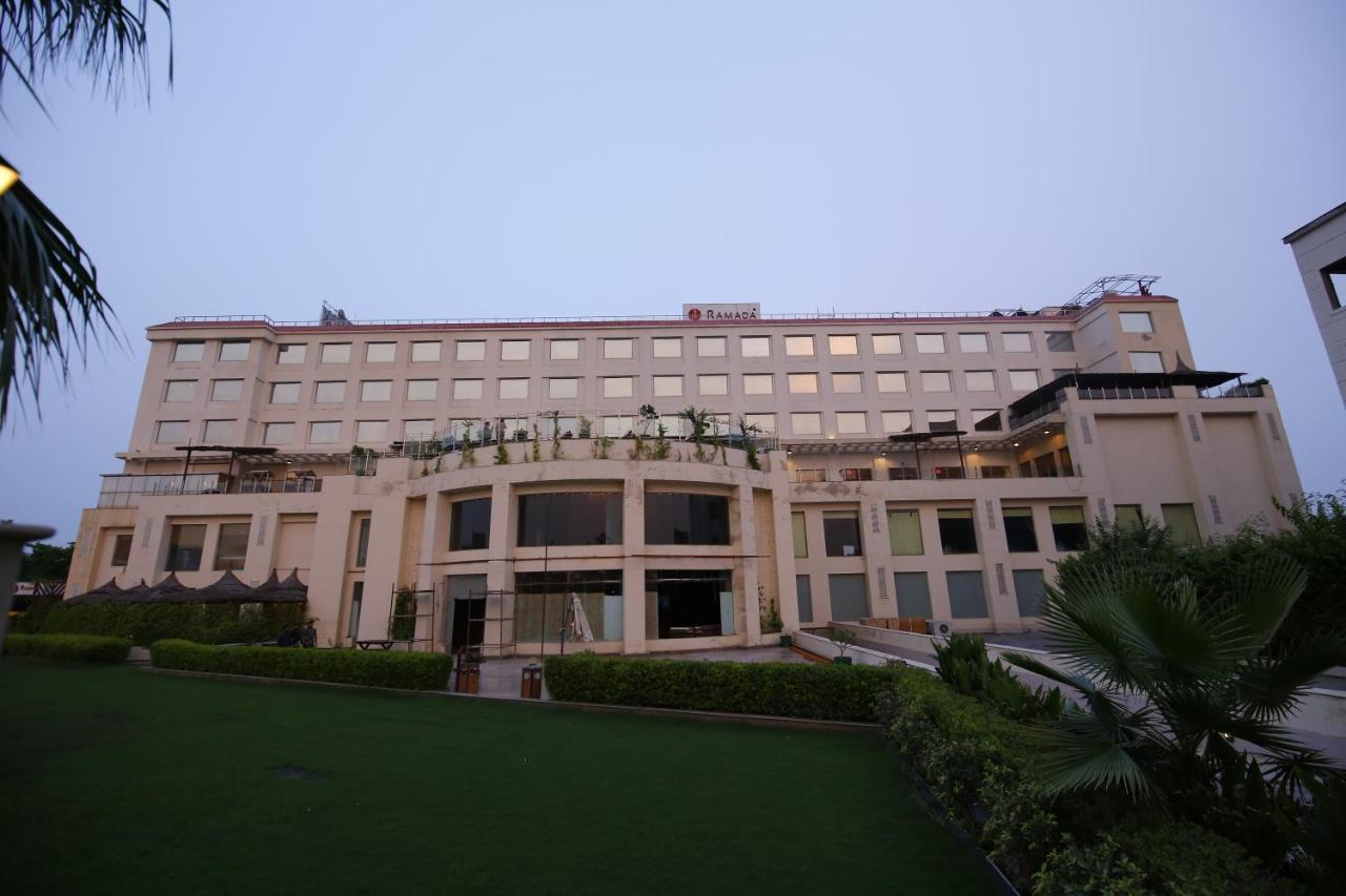 Ramada Neemrana Ξενοδοχείο Εξωτερικό φωτογραφία