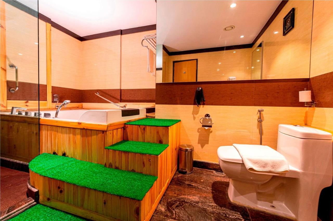 Ramada Neemrana Ξενοδοχείο Εξωτερικό φωτογραφία