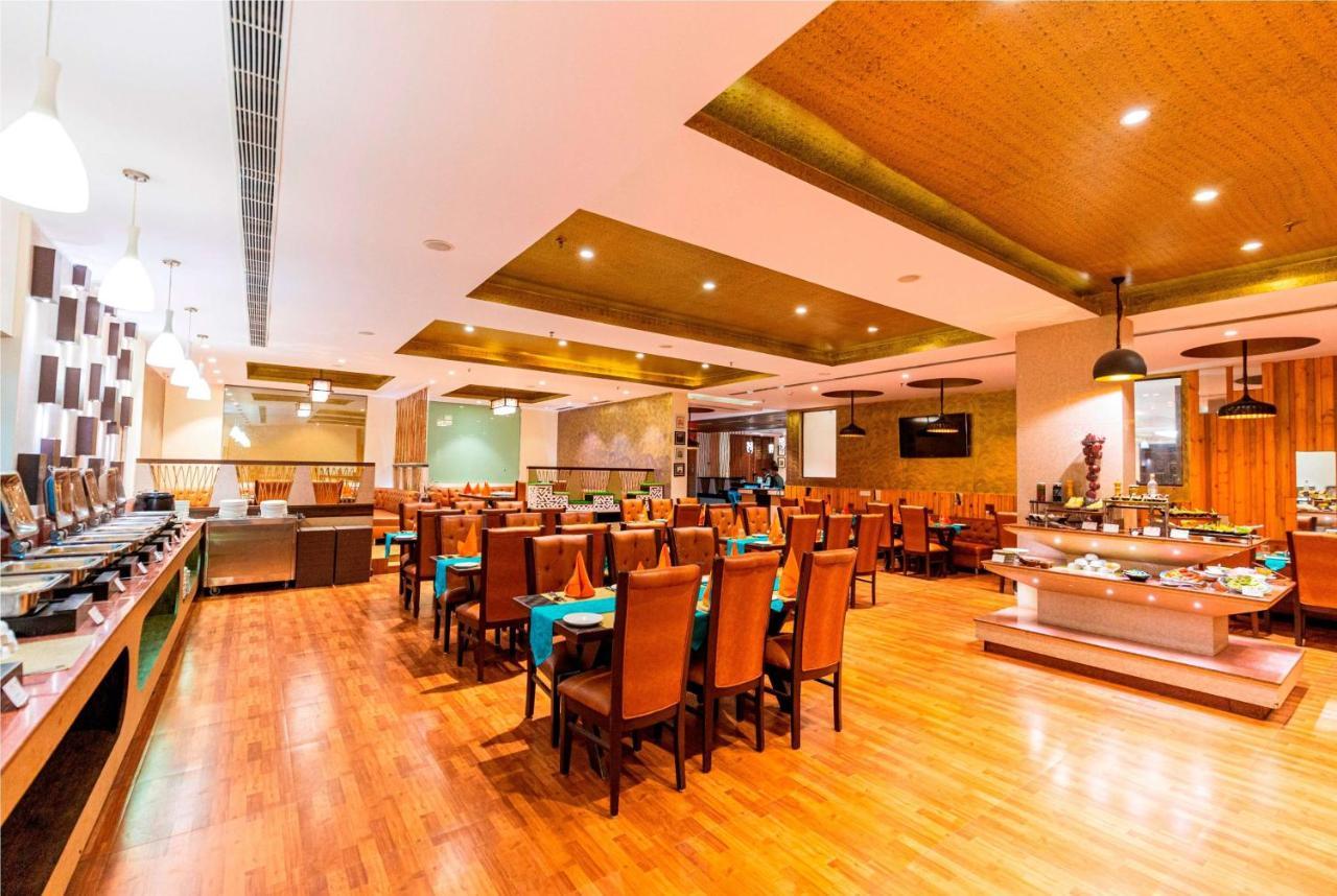 Ramada Neemrana Ξενοδοχείο Εξωτερικό φωτογραφία