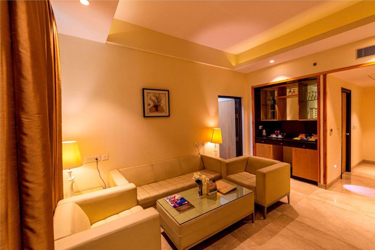 Ramada Neemrana Ξενοδοχείο Εξωτερικό φωτογραφία