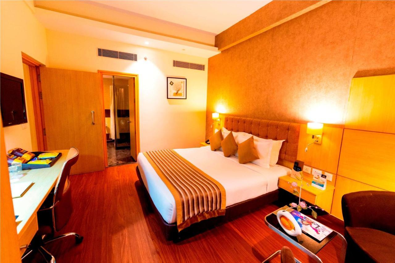 Ramada Neemrana Ξενοδοχείο Εξωτερικό φωτογραφία