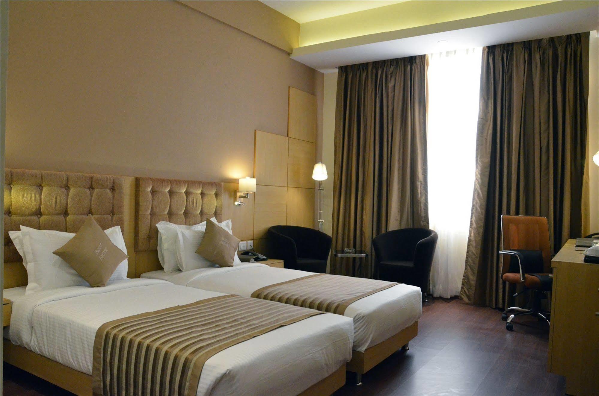 Ramada Neemrana Ξενοδοχείο Εξωτερικό φωτογραφία
