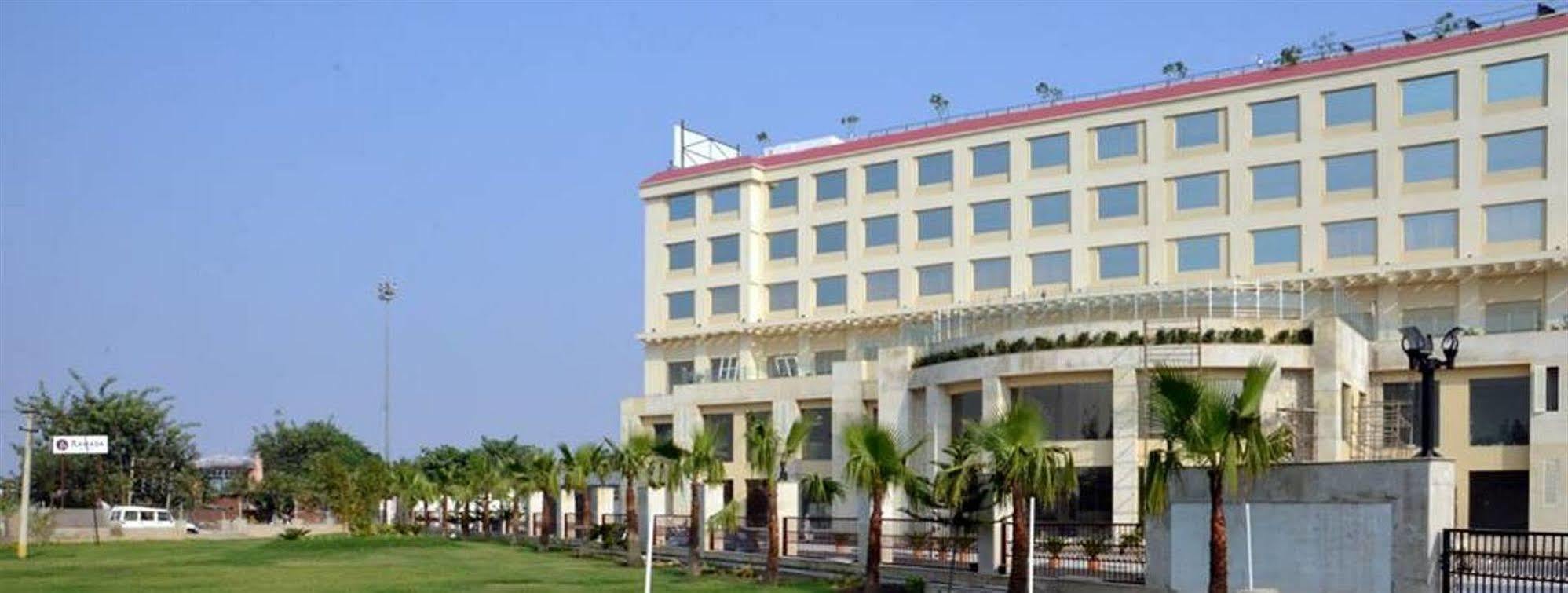 Ramada Neemrana Ξενοδοχείο Εξωτερικό φωτογραφία