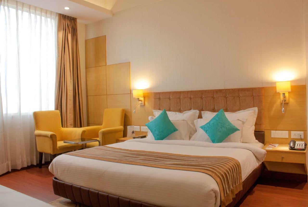 Ramada Neemrana Ξενοδοχείο Εξωτερικό φωτογραφία