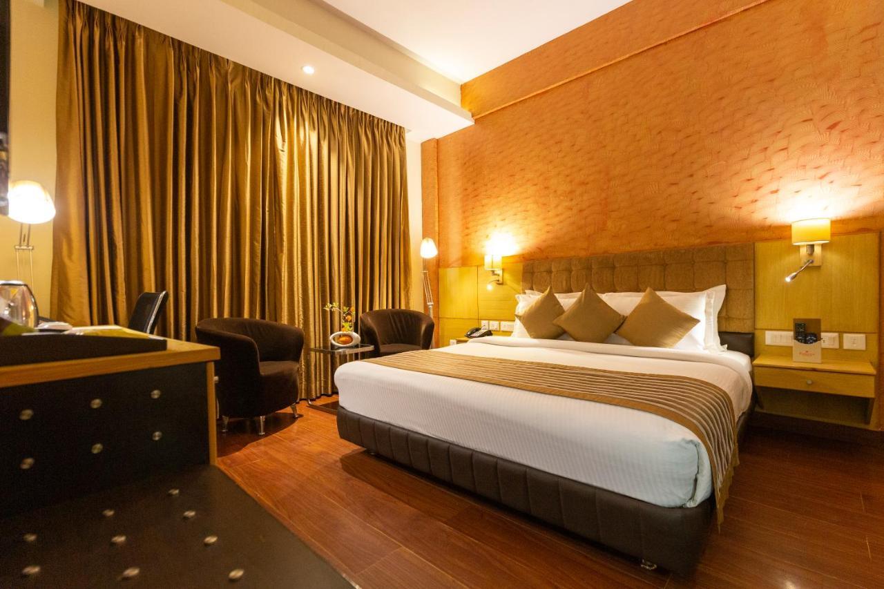 Ramada Neemrana Ξενοδοχείο Εξωτερικό φωτογραφία