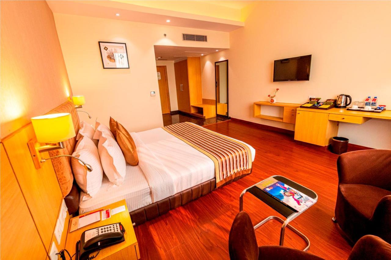 Ramada Neemrana Ξενοδοχείο Εξωτερικό φωτογραφία