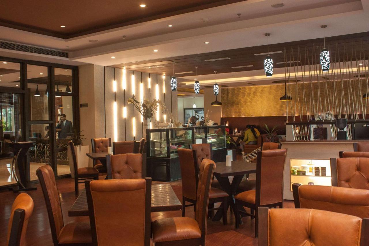 Ramada Neemrana Ξενοδοχείο Εξωτερικό φωτογραφία