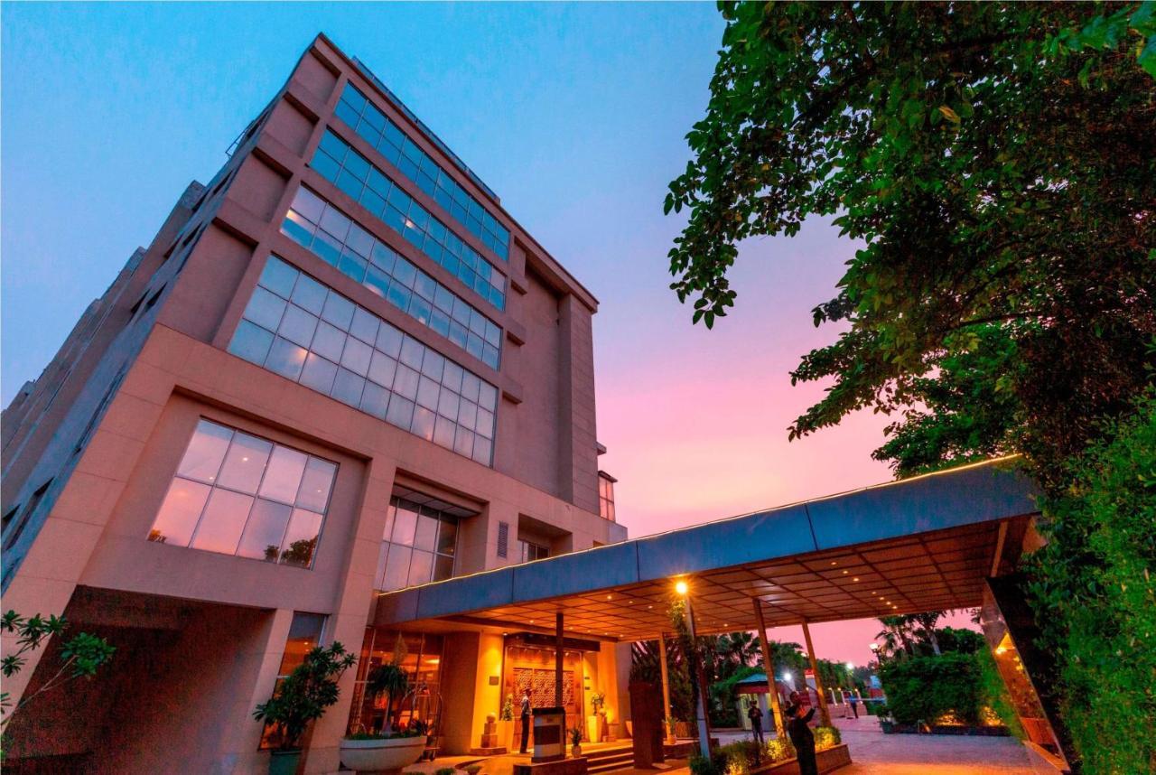 Ramada Neemrana Ξενοδοχείο Εξωτερικό φωτογραφία