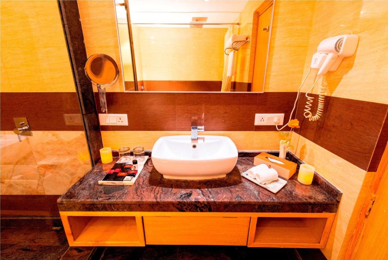 Ramada Neemrana Ξενοδοχείο Εξωτερικό φωτογραφία