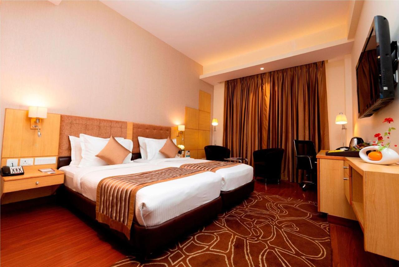 Ramada Neemrana Ξενοδοχείο Εξωτερικό φωτογραφία